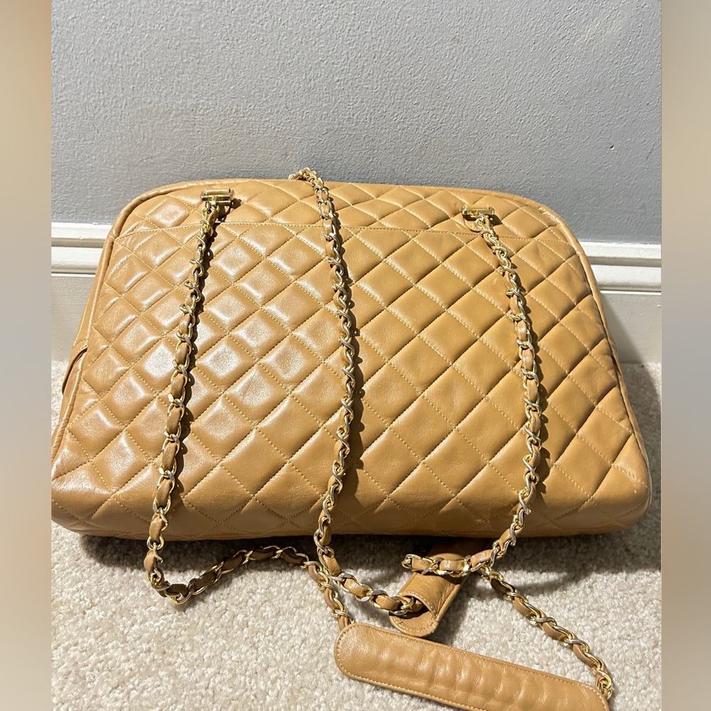 Preowned Chanel quilted lambskin beige bag